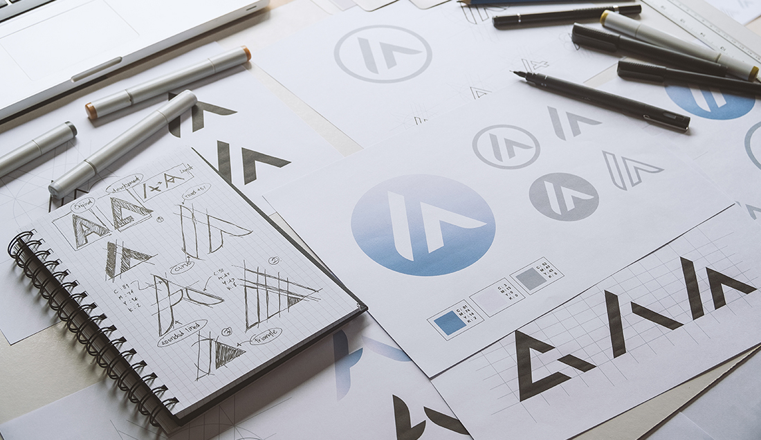 ロゴ / 名刺 / チラシ